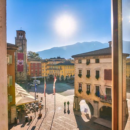 Hotel Portici - Romantik & Wellness リーヴァ・デル・ガルダ エクステリア 写真