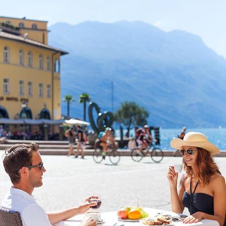 Hotel Portici - Romantik & Wellness リーヴァ・デル・ガルダ エクステリア 写真