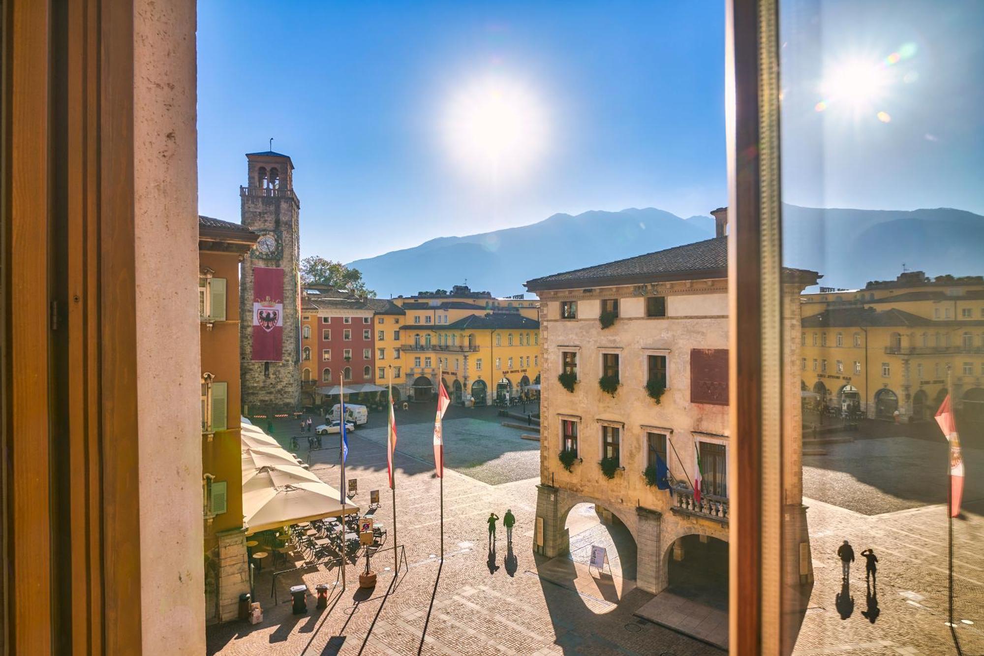 Hotel Portici - Romantik & Wellness リーヴァ・デル・ガルダ エクステリア 写真